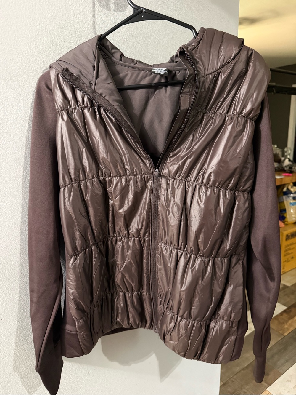 Women’s Quilted Hooded Jacket in Brown